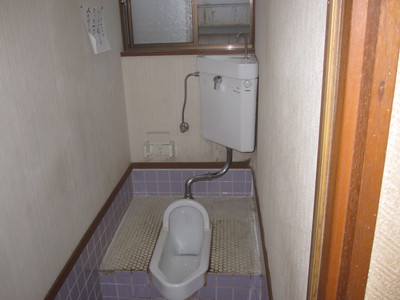 関口邸トイレ着工前３.JPG