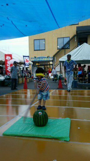 2014.7.19夏祭りすいか割り.JPG